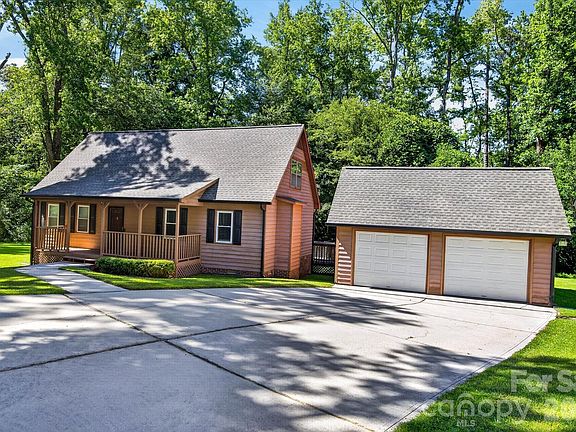2nd image of 4881 Hickory Nut Ct