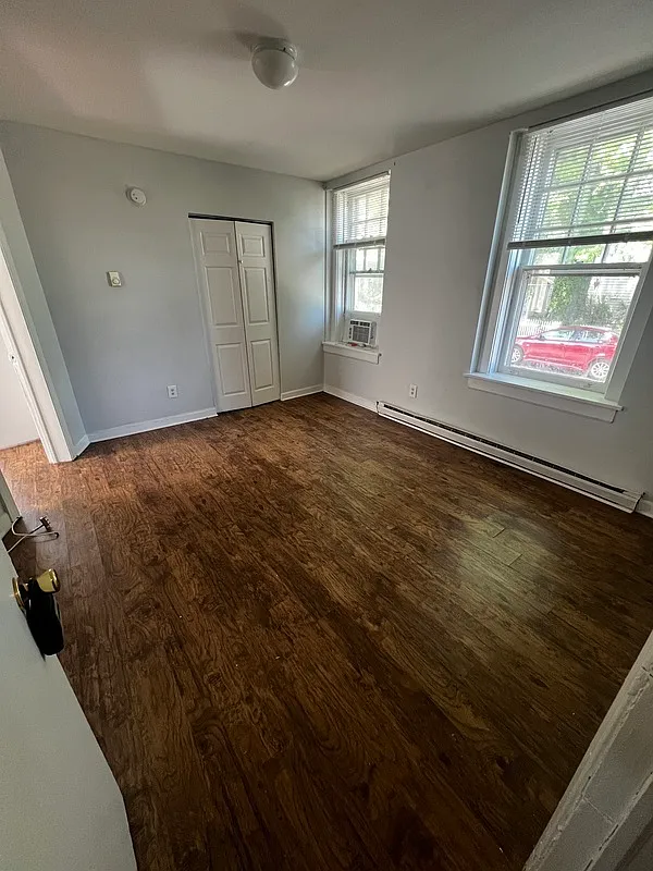 1 bed, 1.0 bath, $895 — Photo 1