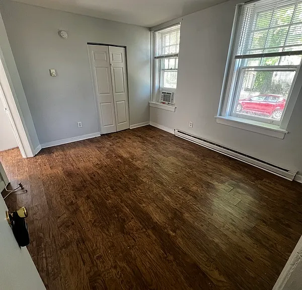 1022 Maplewood Ave — Photo 1