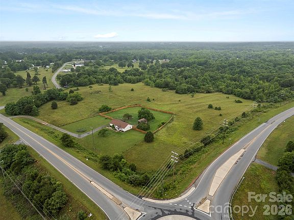 2nd image of 638 Margrace Rd