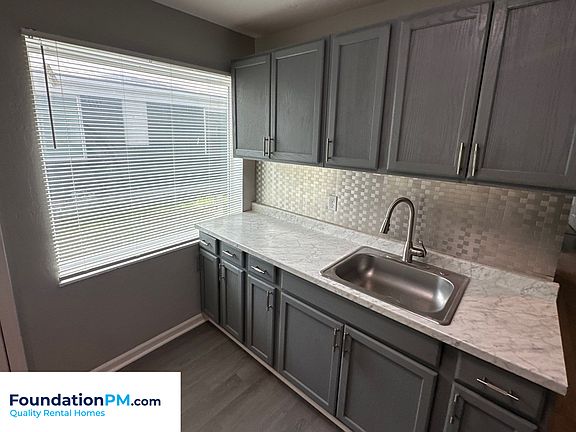 5th image of 869 N Bingham St #1