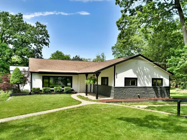 2324 S Bonnie Brook Ln, Waukegan, IL 60087