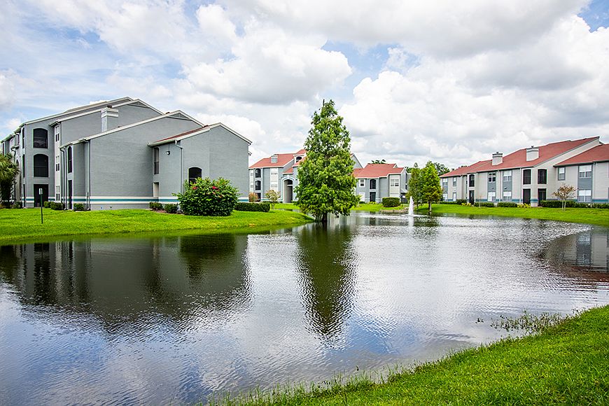 Lake View Front - Vantage on Hillsborough