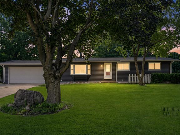 2nd image of 9042 Douglas Dr