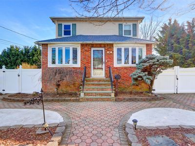 2 Arch Avenue, Farmingdale, NY, 11735