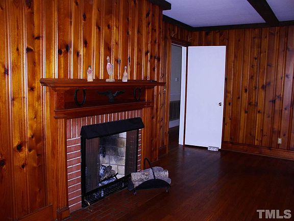 4th image of 410 Rodwell St