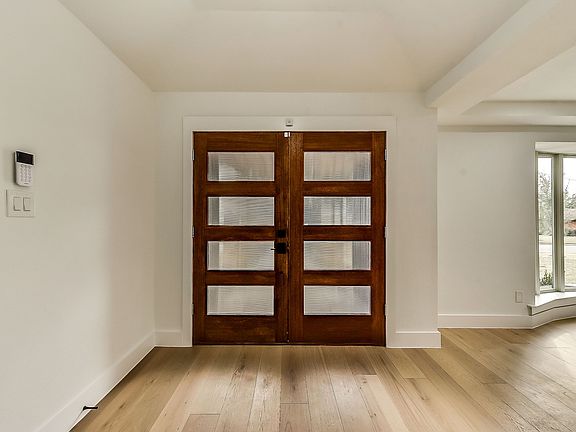 4221MeadowdaleLn_06.jpg