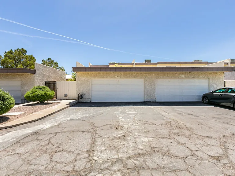 784 Anne Ln — Photo 1