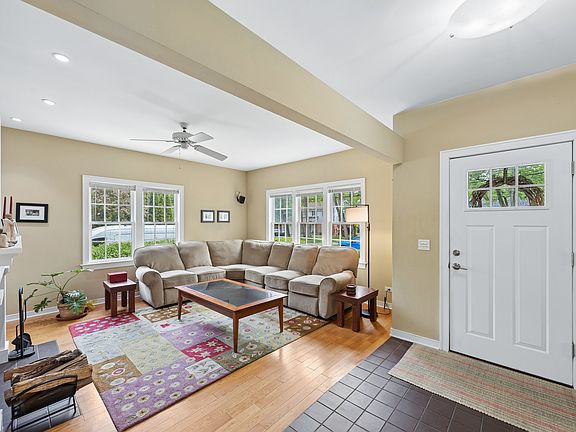 4th image of 1344 Hickory Rd