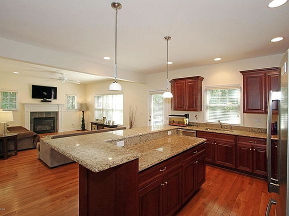 5th image of 2 Lenwood Ave