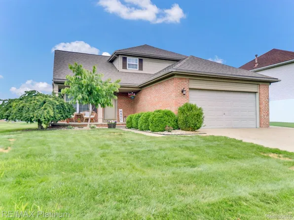 42202 Milton Dr, Belleville, MI 48111