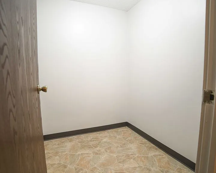 3033 W Capital Ave — Photo 16