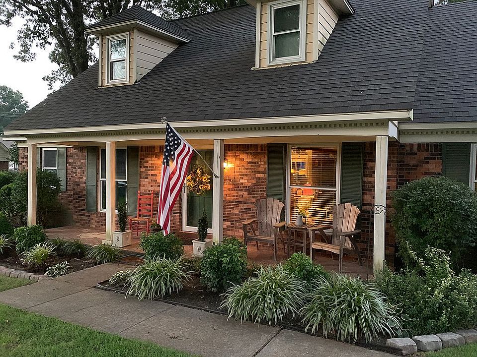 Enjoy covered front porch!