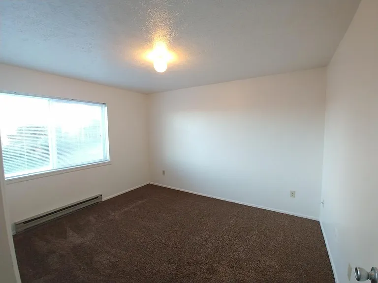 921 SE Klemgard St #D4 — Photo 6