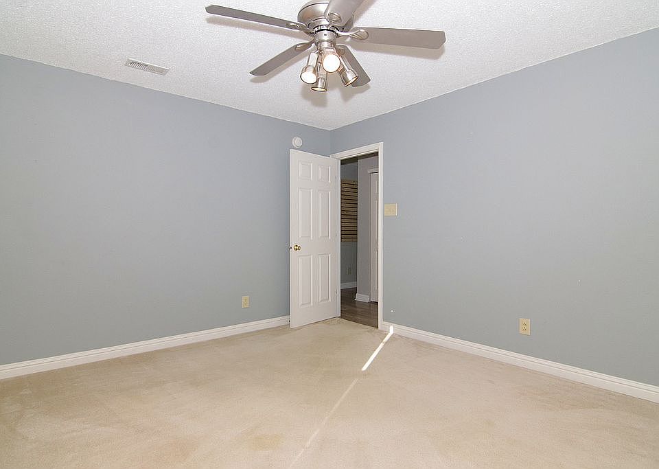1st image of 6863 Woodland Heights Dr