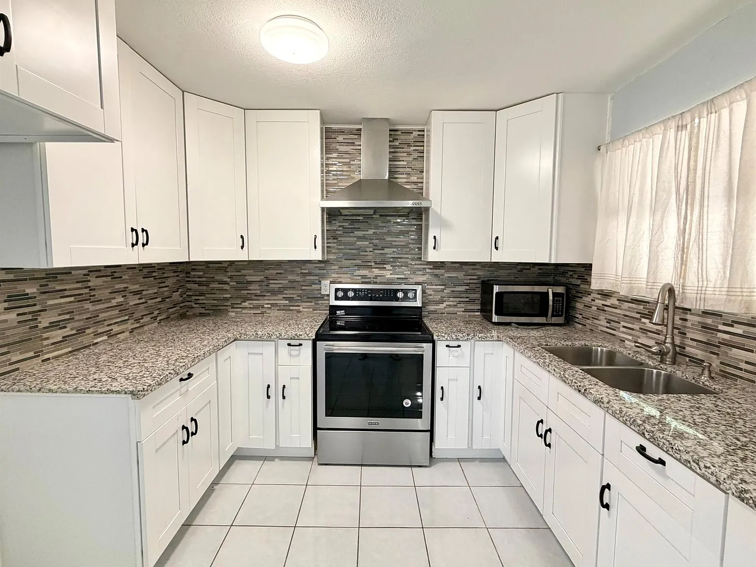 3 bed, 2.0 bath, 1414 sqft, $2,000 — Photo 1