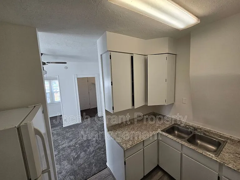 520 N Water Ave #1 — Photo 4