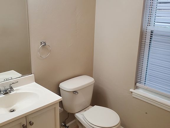 4th image of 190 Main St APT 3
