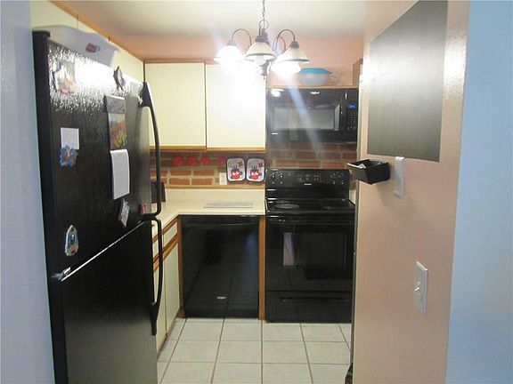 4th image of 2 Angle St APT 4