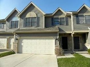 408 River Bluff Dr, Carpentersville, IL 60110