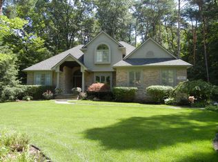 8230 Lost Pines Dr, Davisburg, MI 48350