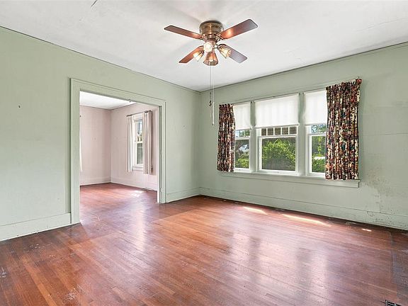 5th image of 1037 N Iowa Ave