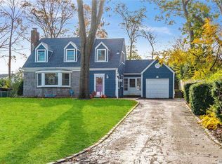 46 Tippin Dr, Huntington Station, NY 11746