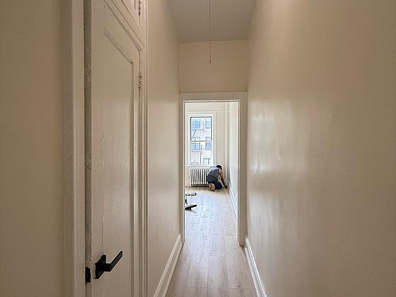 5th image of 289 Stanhope St APT 2