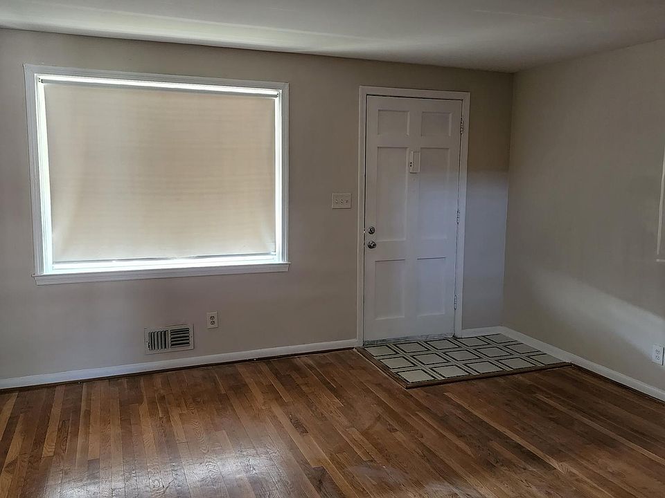 2nd image of 2134 Graythorn Rd