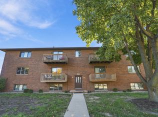 4195 Fairview Dr APT 8, Bettendorf, IA 52722