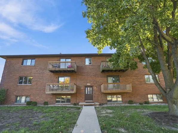 4195 Fairview Dr APT 8, Bettendorf, IA 52722