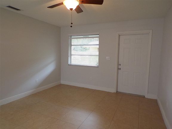 5th image of 1505 N 57th Ter