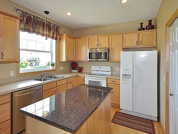 3rd image of 1735 113th Ln NE