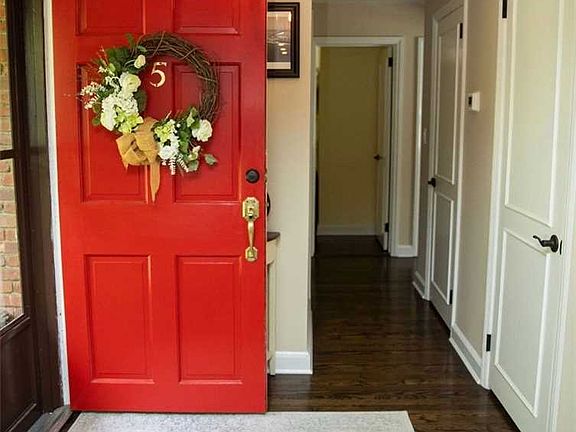 3rd image of 5 Meadow Ln