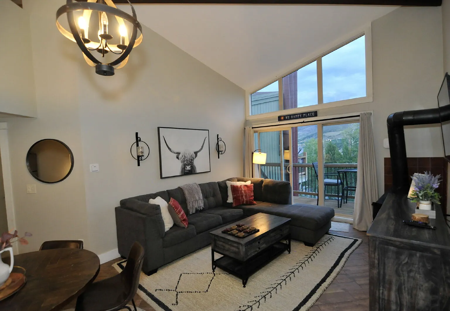 3 bed, 2.0 bath, $3,200 — Photo 4