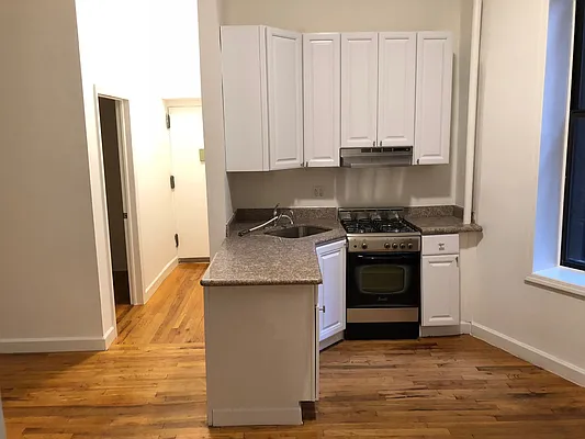 Rented by Skyline Realty LLC II | media 9