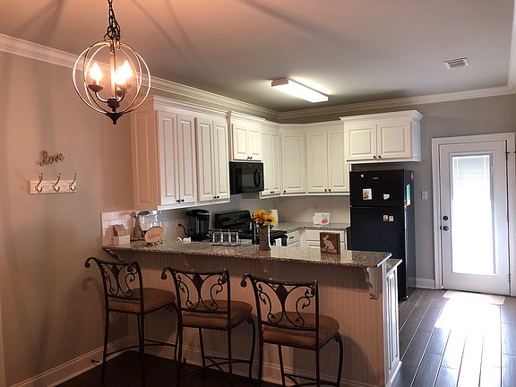 Bar/Kitchen area