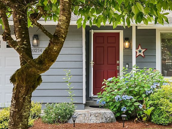 4th image of 10214 317th Avenue NE