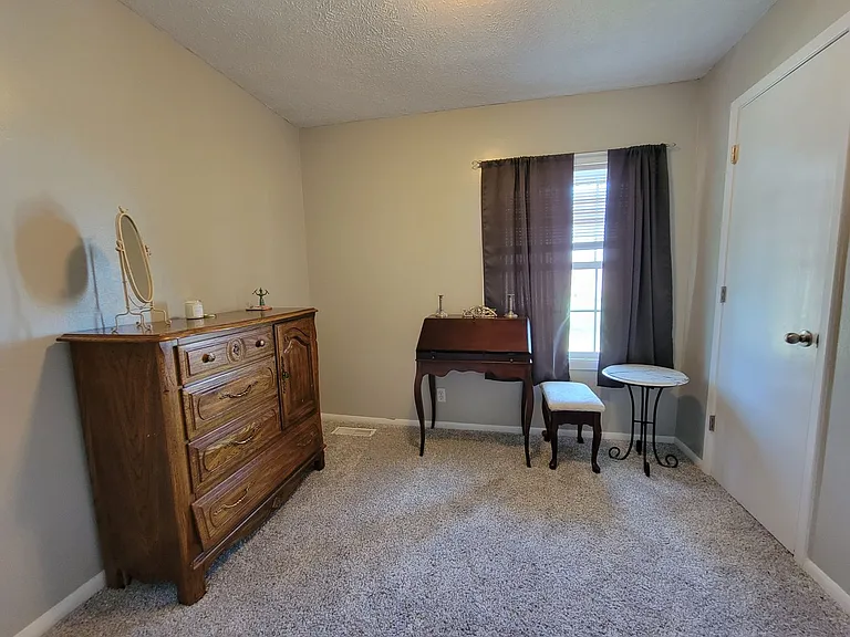 1801 Kenny Ave — Photo 11