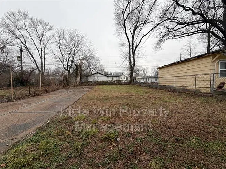 2527 Switzer Ave — Photo 5