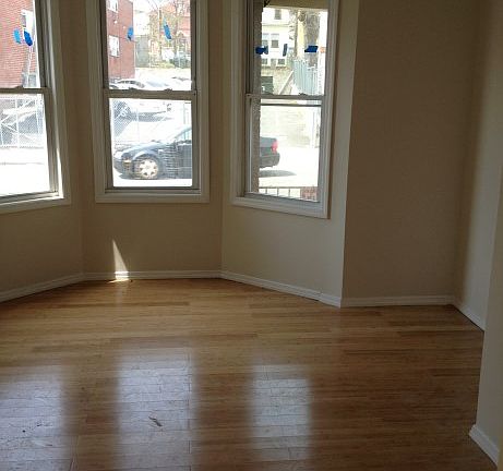 4th image of 136 Stuyvesant Ave #1