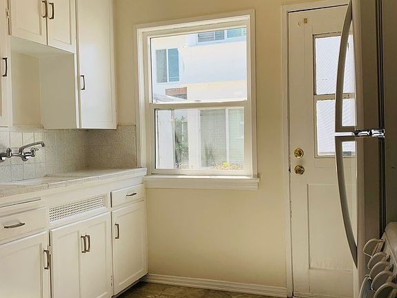 5th image of 1327 Oak St #6610624