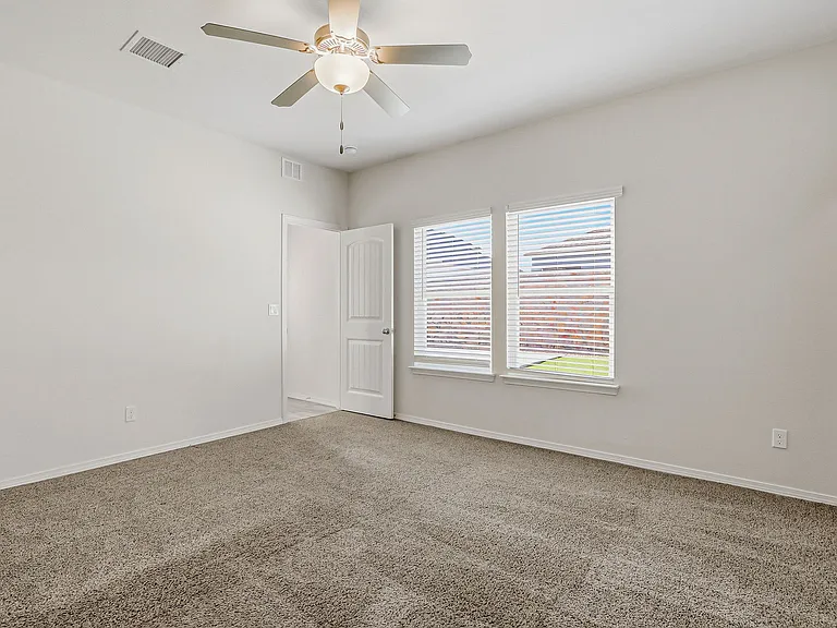 13745 Lago Vista Ave — Photo 6