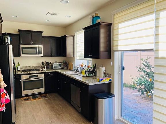 5th image of 550 Moonlight Dr