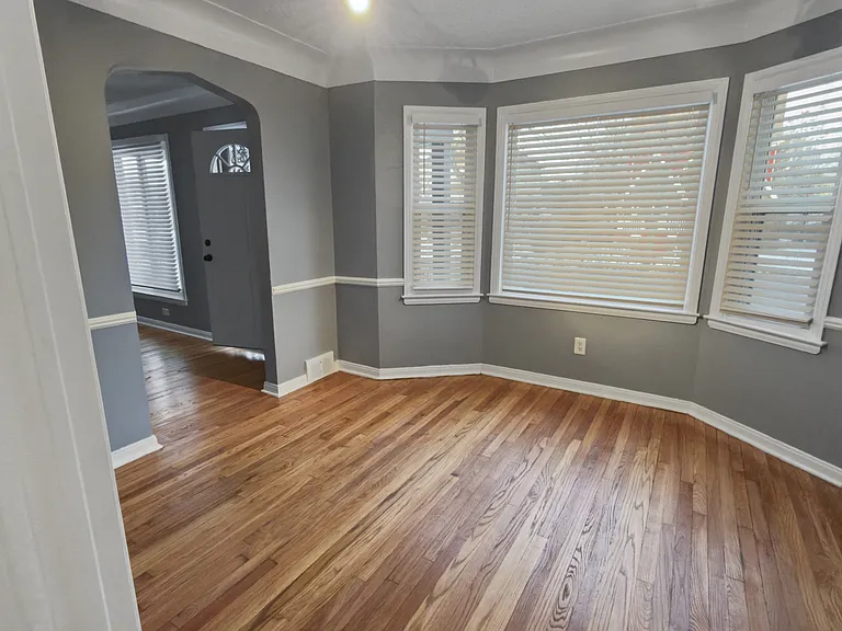 3625 Chatsworth St — Photo 2