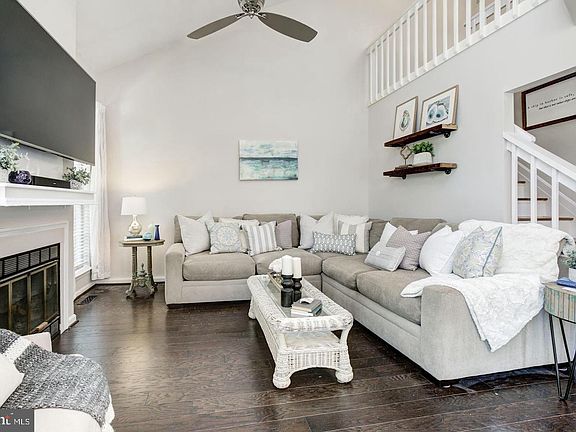 3rd image of 922 Yachtsman Way