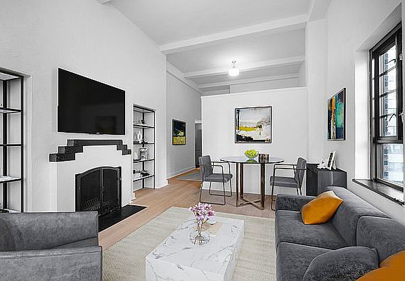 4th image of 307 E 44th St APT 1401