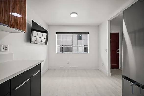920 Everett St — Photo 14