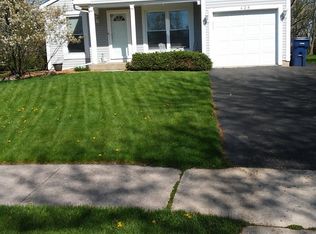 425 Travelaire Ave, Naperville, IL 60565