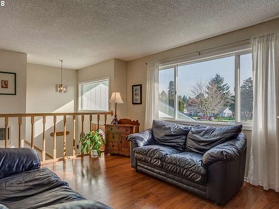 3rd image of 308 SE 148th Ave